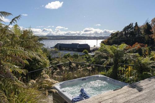 Bayview Lake Taupo