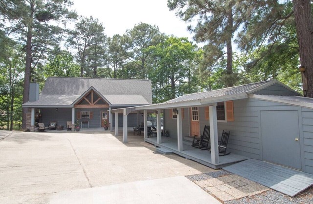 Bayview Lodge .