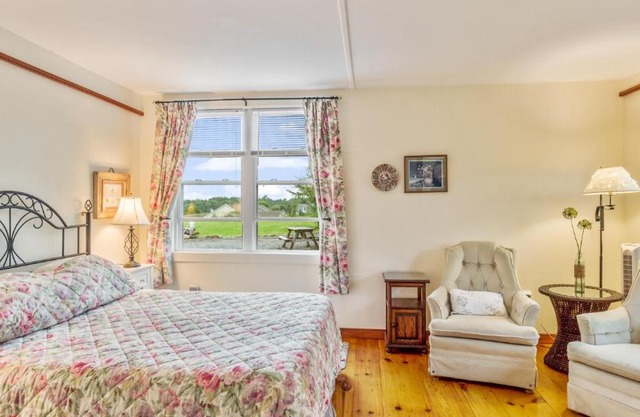 Bayview Pines Country Inn B&B