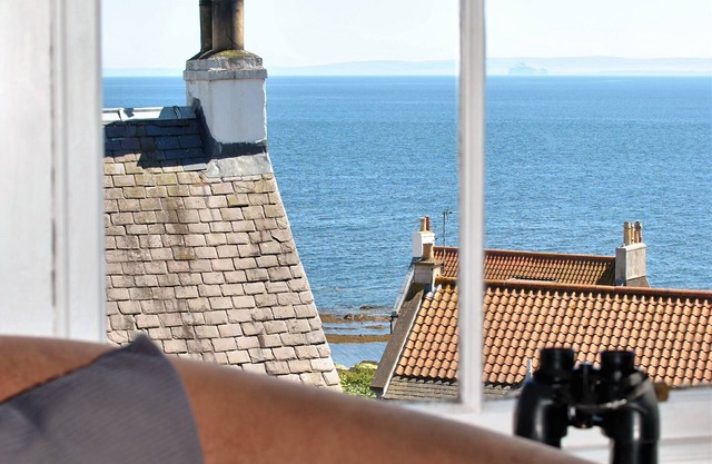 Bayview- relaxing home by the sea