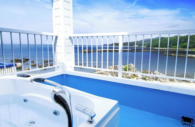 BBQ and breakfast included Nonsmoking Twin room with outdoor jacuzzi no pets allowedocean vie /Higashimurogun Wakayama