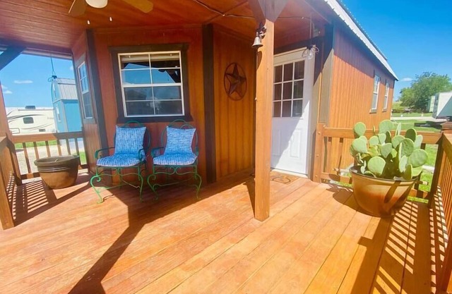 Cozy Cabin for 4 in BBQ Capital of Texas