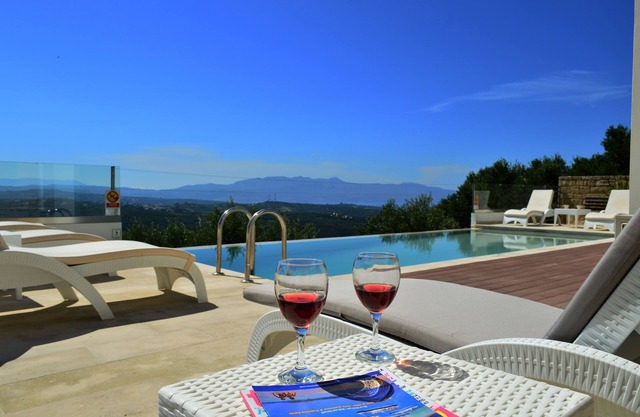 Exclusive luxury villa with infinity pool & stunning seaview, 6 bedroom,Wifi,BBQ