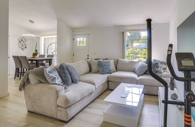 Palm Harbor Paradise w/ Community Pool!