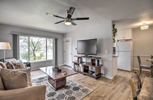 Carson City Duplex renovado con patio y patio
