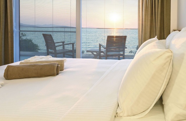 BD-414 4 Bedroom Seafront Detached Holiday House with Private Pool and Garden