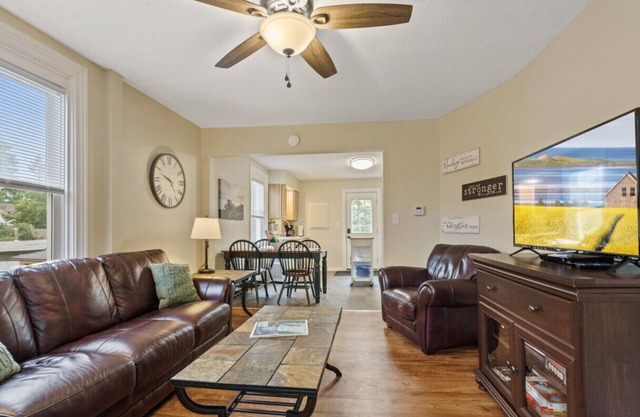 Be a Local - Centrally Located 2BR in Downtown MQT