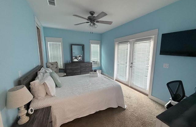 Be a Nomad - Beachside Studio - 1 Block to Sand!