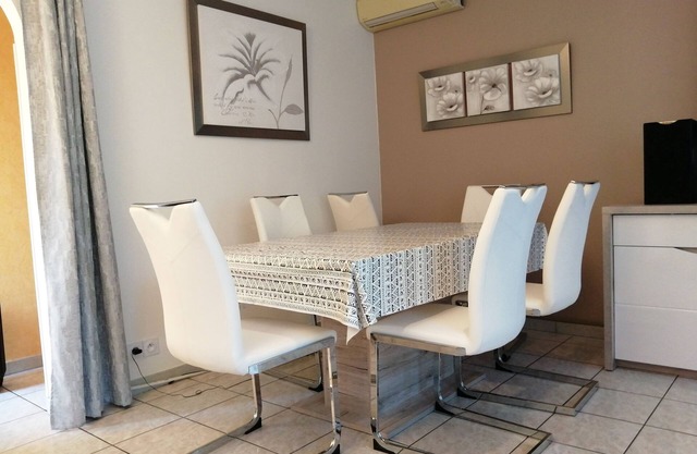 Beautiful villa on 750m2 of wooded land 5kms from Le Barcarès