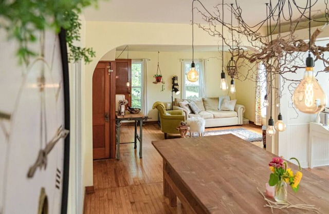 Be home away from home @ Charming Chestnut Cottage