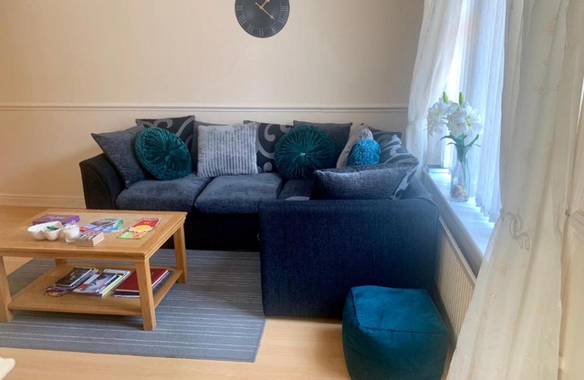 Be My Guest Liverpool - Ground Floor Apartment with Parking