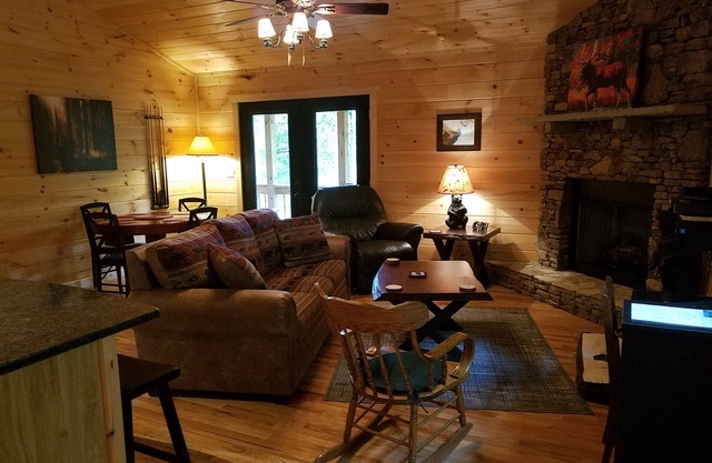 Be Our Guest is the Most relaxing cozy 2 bd 1 ba cabin fireplace and privacy.