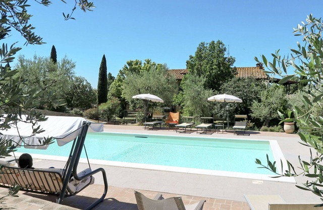Estupenda casa de vacaciones privada con piscina privada, WIFI, jacuzzi, TV, patio, aparcamiento
