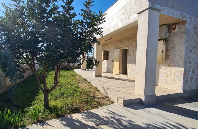 Hermosa villa cerca de Torre Ovo, a 800 metros del mar.