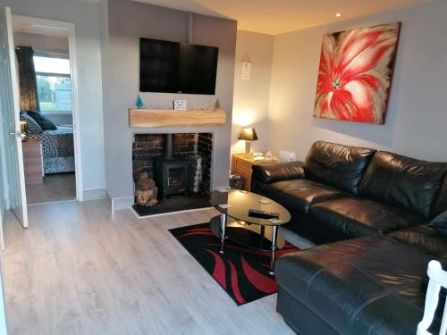 Beach 100m - Sea View - Log Burner - Dogs Welcome