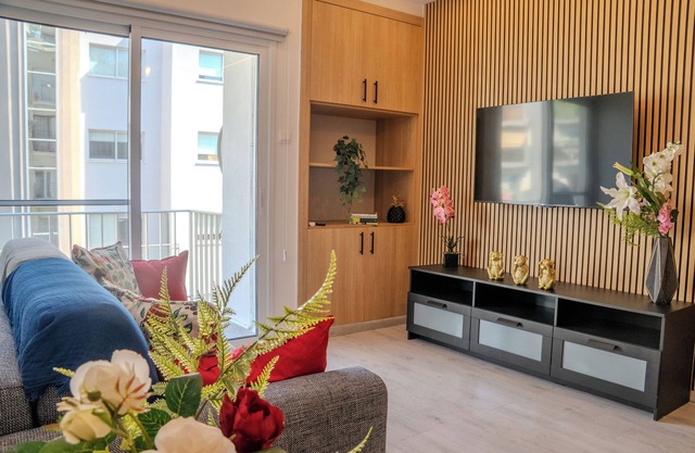 Beach 3 Min Away, Brand New 1-bedroom apartment with WiFi, AC
