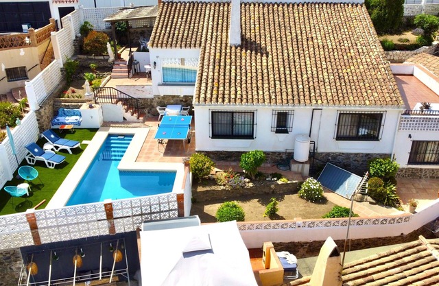Beach 5 min walk Villa with Pool and Parking