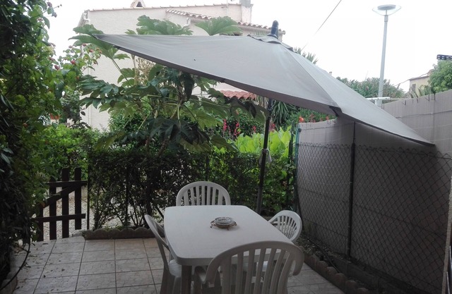 Playa 50 m. Tranquilo, barbacoa, coche disponible. estacionamiento. Myrtle Residence 1