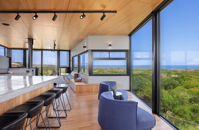 Beach access and views, WIFI, full linen, off the grid, unbelievable