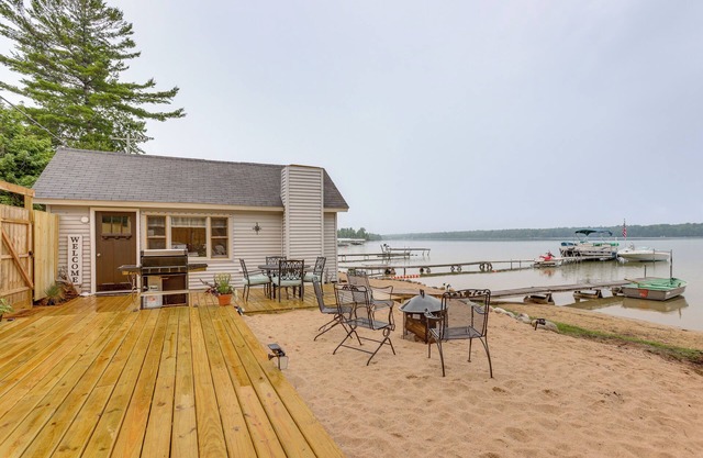 ¡NUEVO! ¡'Cabaña del Currier' en Little Traverse Lake!
