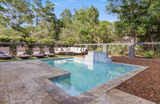 Casa Seacrest recientemente renovada, piscina privada, 3 bicicletas.