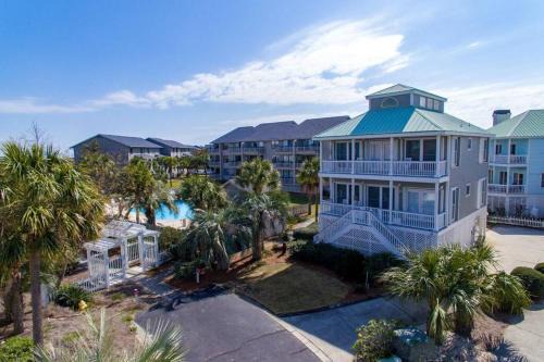 Beach and Pool Views! Pool and Beach access steps from Front Door