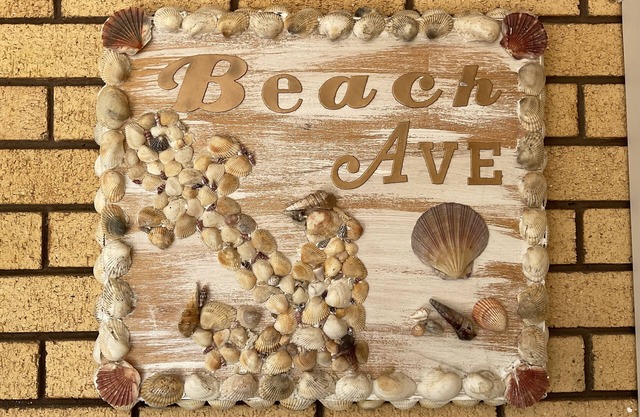 BEACH AVE - WALK TO BEACH, SHOPS & TAVERN