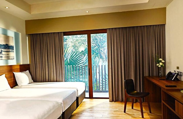 Beach Bay@ Attractions Packed Beach Resort 4 beds