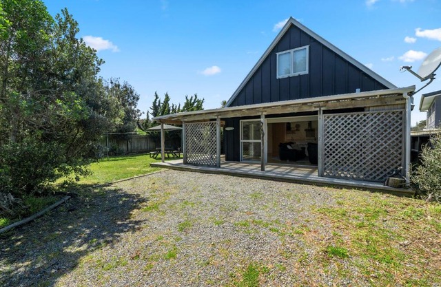 Beach Bliss Cabin - Foxton Beach Holiday Home