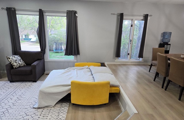 Beach Bliss. Family Home in Regina Beach that is pet friendly!
