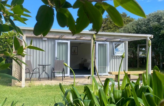 Beach Break Cabin - short walk to beach and cafes