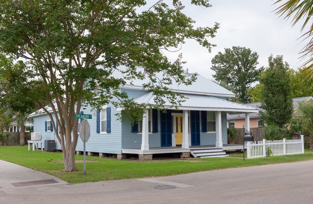Beach Cottage in Old Town Bay St. Louis