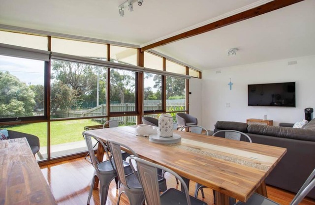 Beach Days Family Escape, Dromana