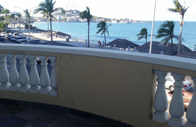 Condominio privado frente a la playa 2 master suites con azotea Clubhouse y Lap Pool
