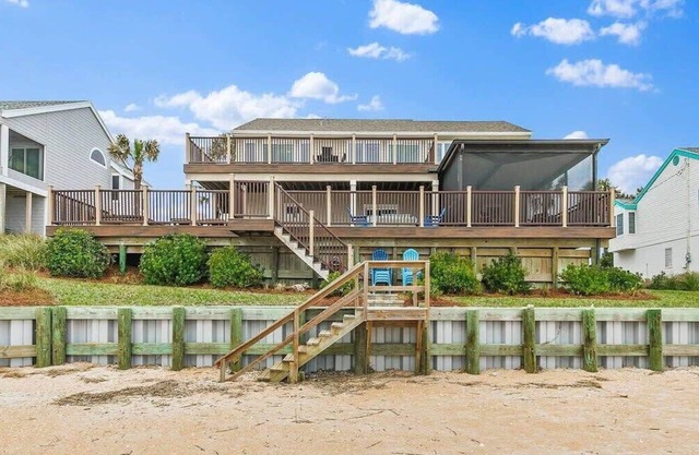 Beach front, 3 br | Foxy's Retreat