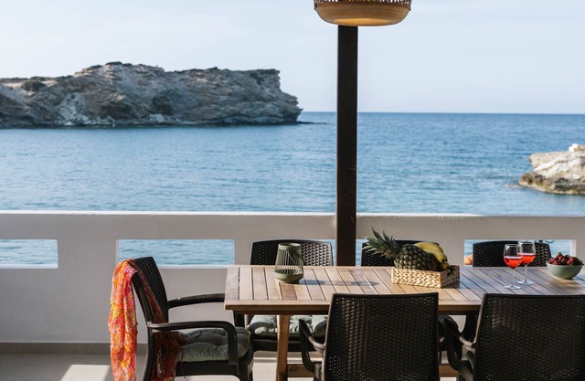 Apartamento frente a la playa con piscina ideal para familias