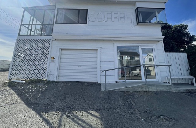 Beach Front Apartment - Above Premium Coffee Shop