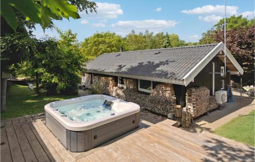 Beach Front Home In Mesinge With Wifi