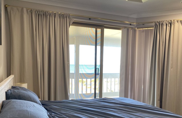 Beach front house with easy access to beach path