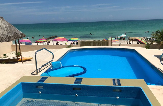 Villa frente a la playa para que toda la familia disfrute en el área más segura y cultural.