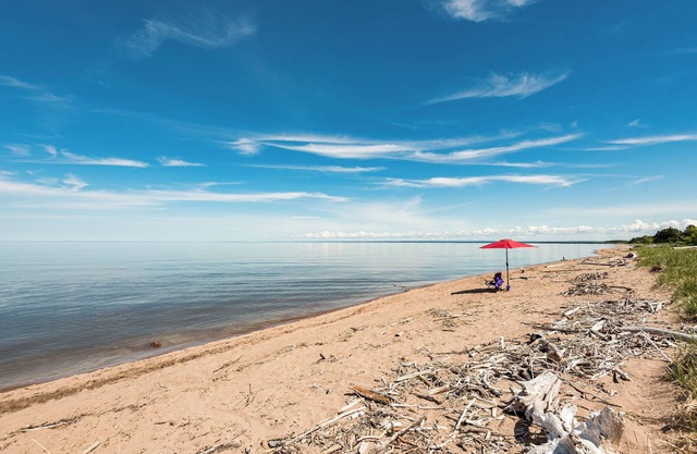 BEACH FRONT, PARK POINT, RARE FIND; 3-NIGHT LABOR DAY WKND SPECIAL, 1500 FRI-SUN