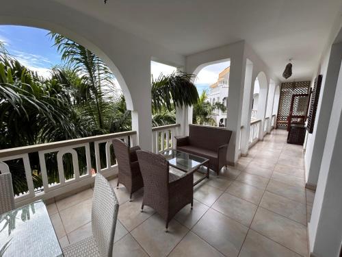 Beach Front Spacious Apartment with Oceanview - Lantana Galu Beach Apartment