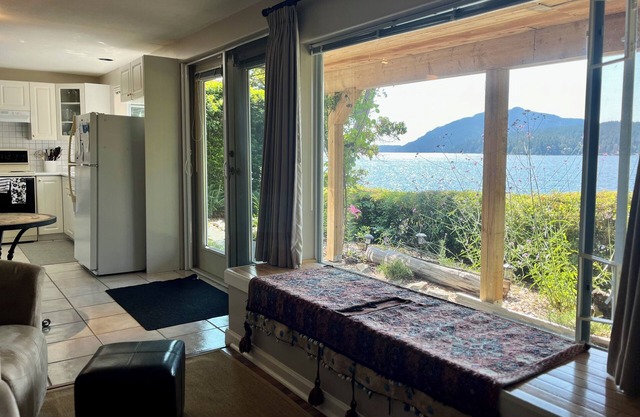 Estudio frente a la playa en Maple Bay, a pocos pasos de su propio patio privado de la playa