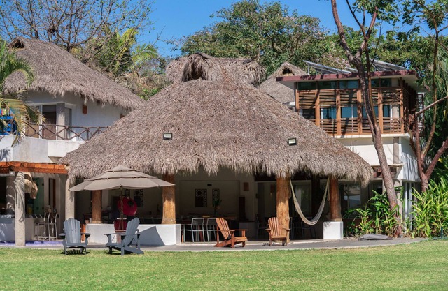 Oceanfront Villa Bugambilia, Premium service, Swimming pool, Beach access