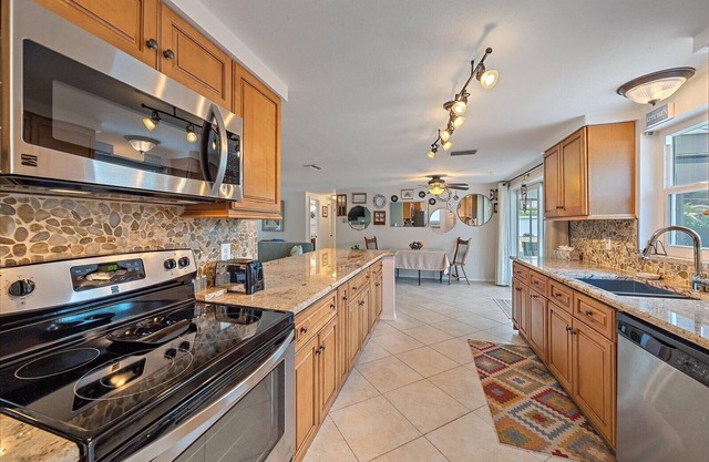 Beach Getaway Close to Siesta Key, Shops and Restaurants