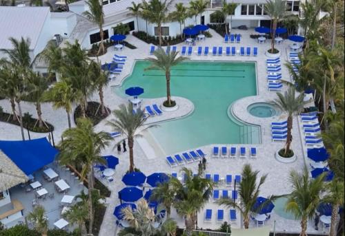 Beach Getaway - Ocean beach, tennis, golf, pool with tiki bar