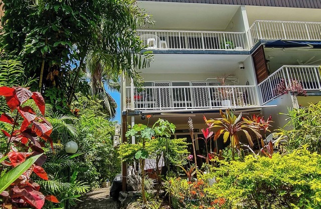 'Beach Haven' at Yorkeys Knob. Beachfront Apartment for 4 guests.