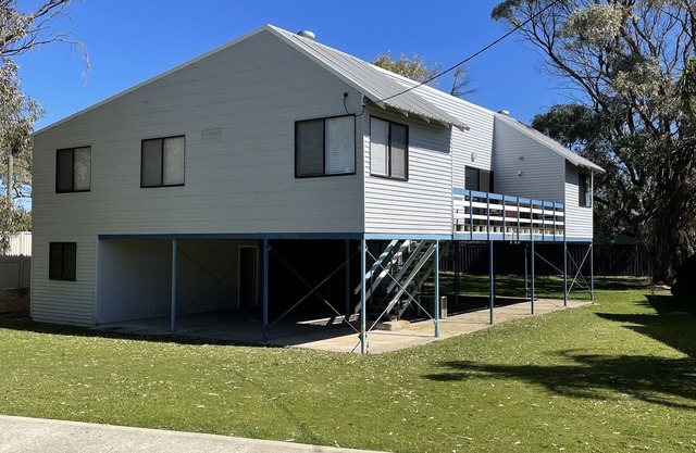 Beach House 100m from Falcon Bay