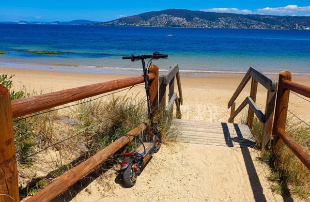 Beach House 3 mins Walk Bellerive Beach, Hobart