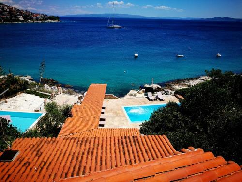Beach house BellaVista with hot pool